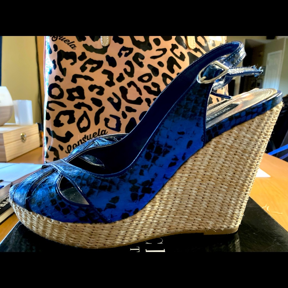 White House Black Market blue 7.5 wedges